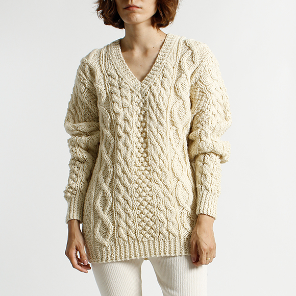 4102005115_Aran pettern V-neck knit
