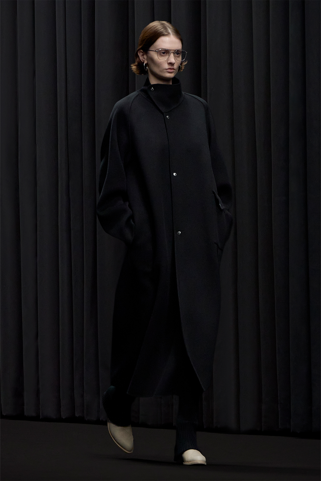 LOOK02