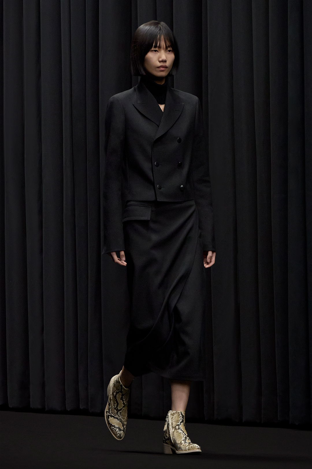 LOOK03