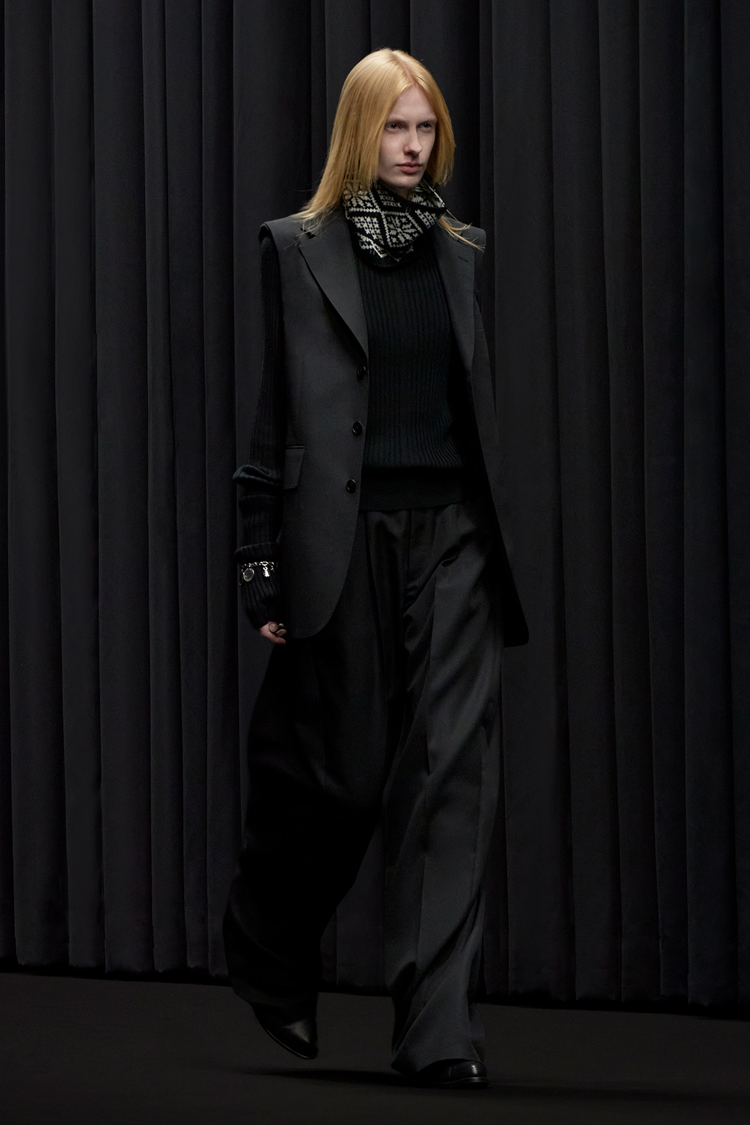 LOOK04